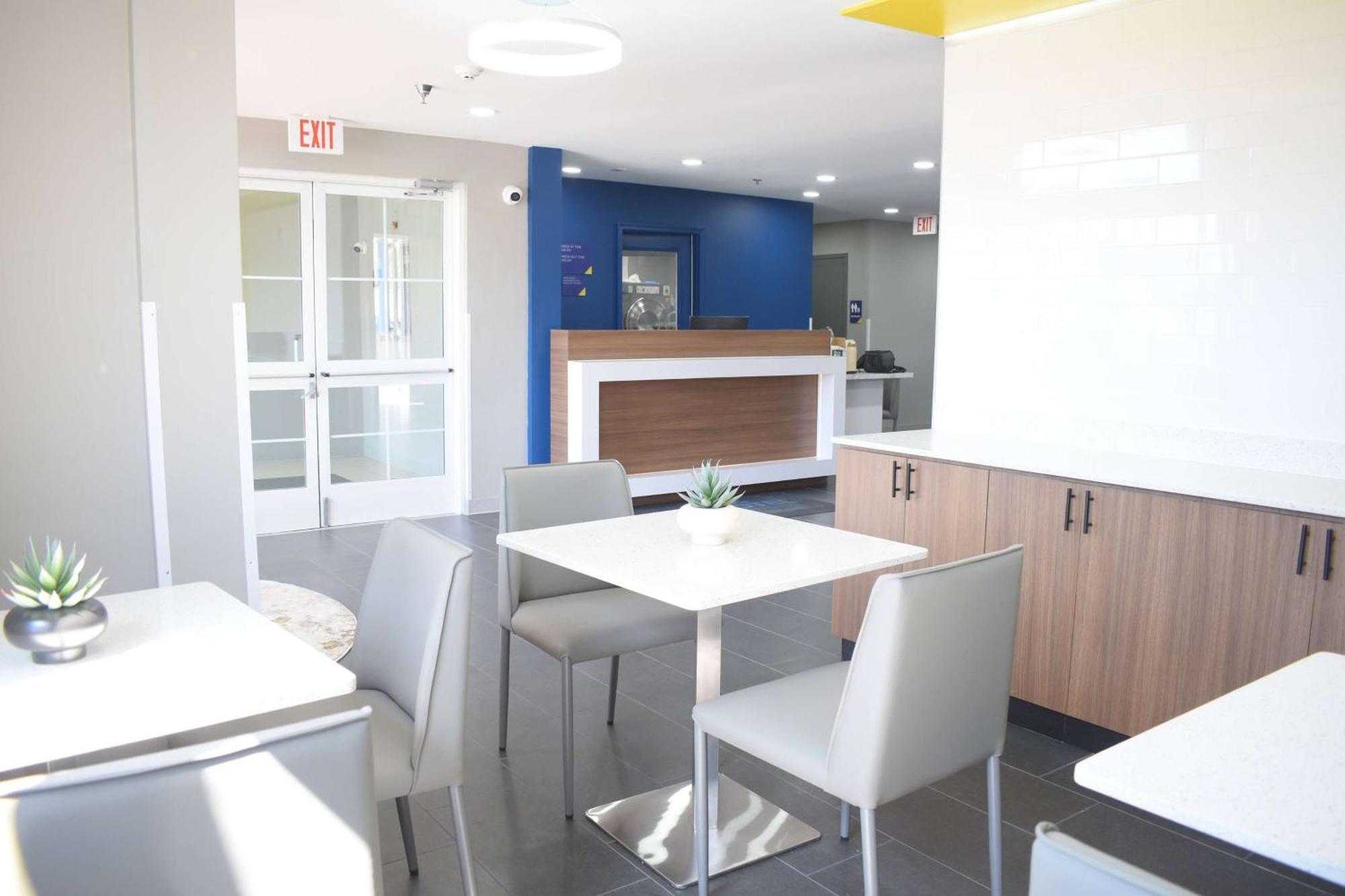 Microtel Inn & Suites By Wyndham Norcross Bagian luar foto