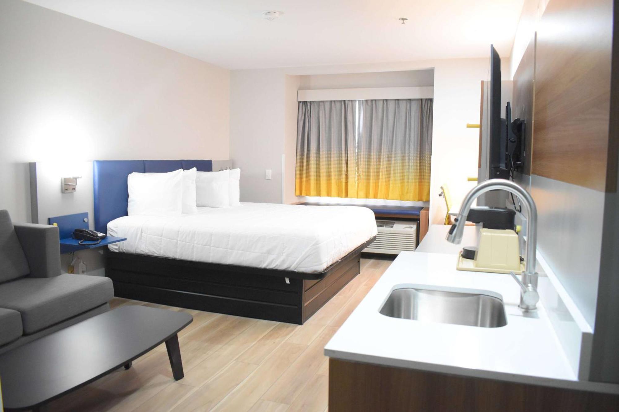 Microtel Inn & Suites By Wyndham Norcross Bagian luar foto