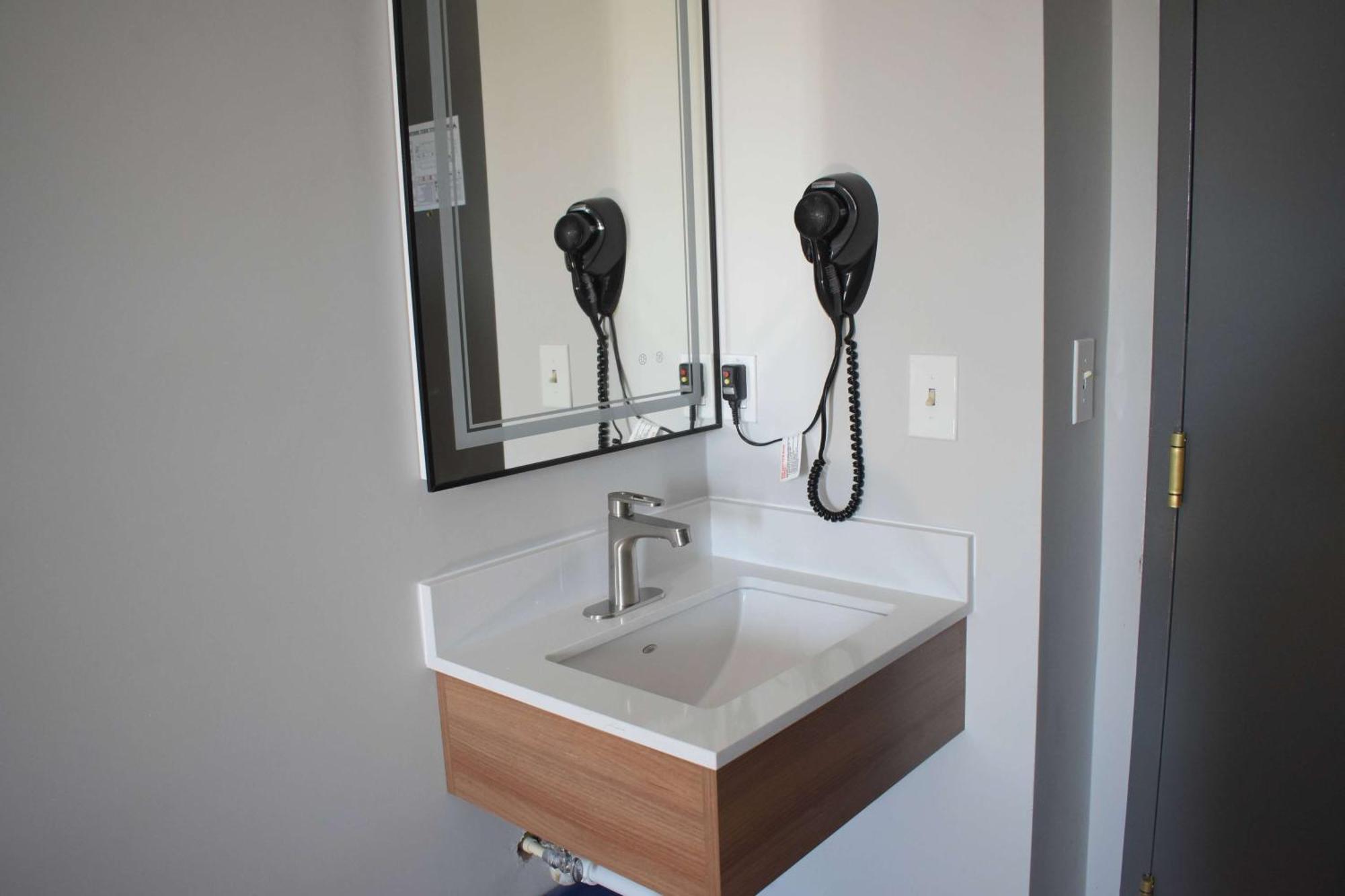 Microtel Inn & Suites By Wyndham Norcross Bagian luar foto