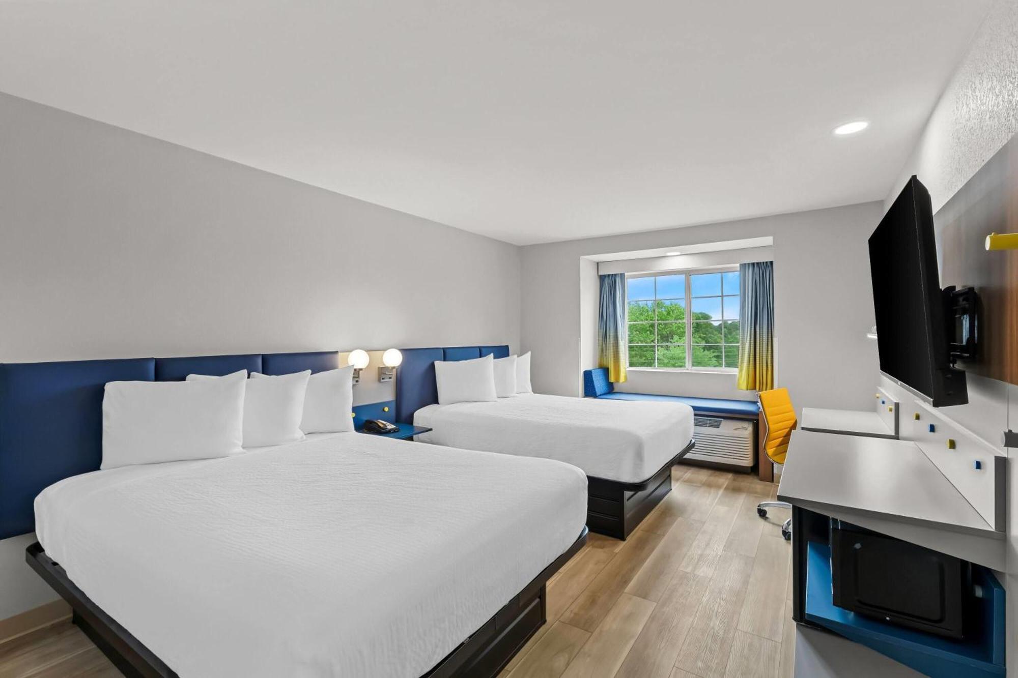 Microtel Inn & Suites By Wyndham Norcross Bagian luar foto