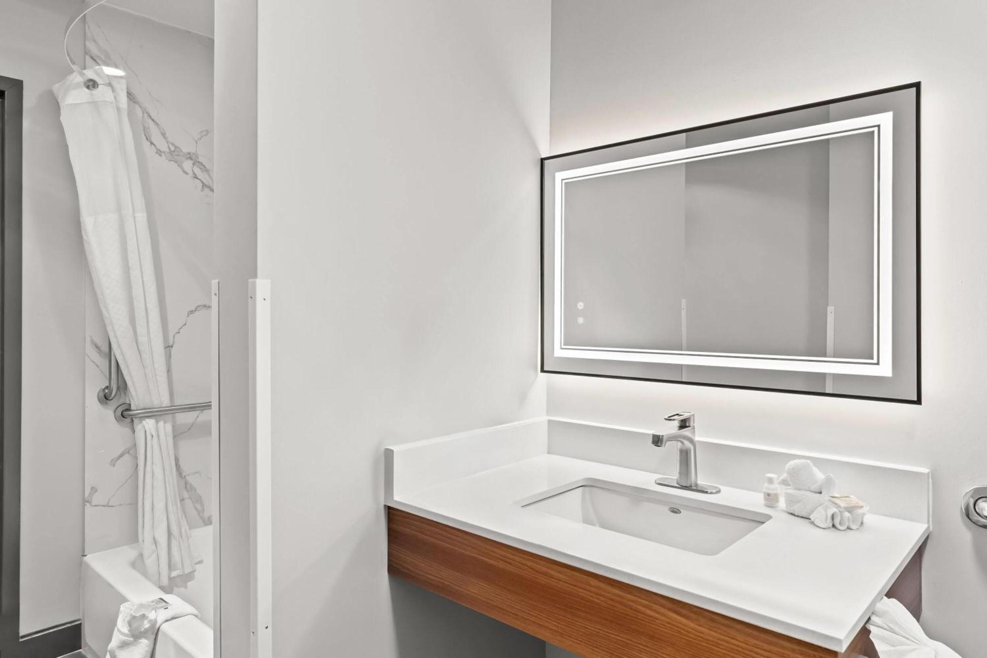 Microtel Inn & Suites By Wyndham Norcross Bagian luar foto