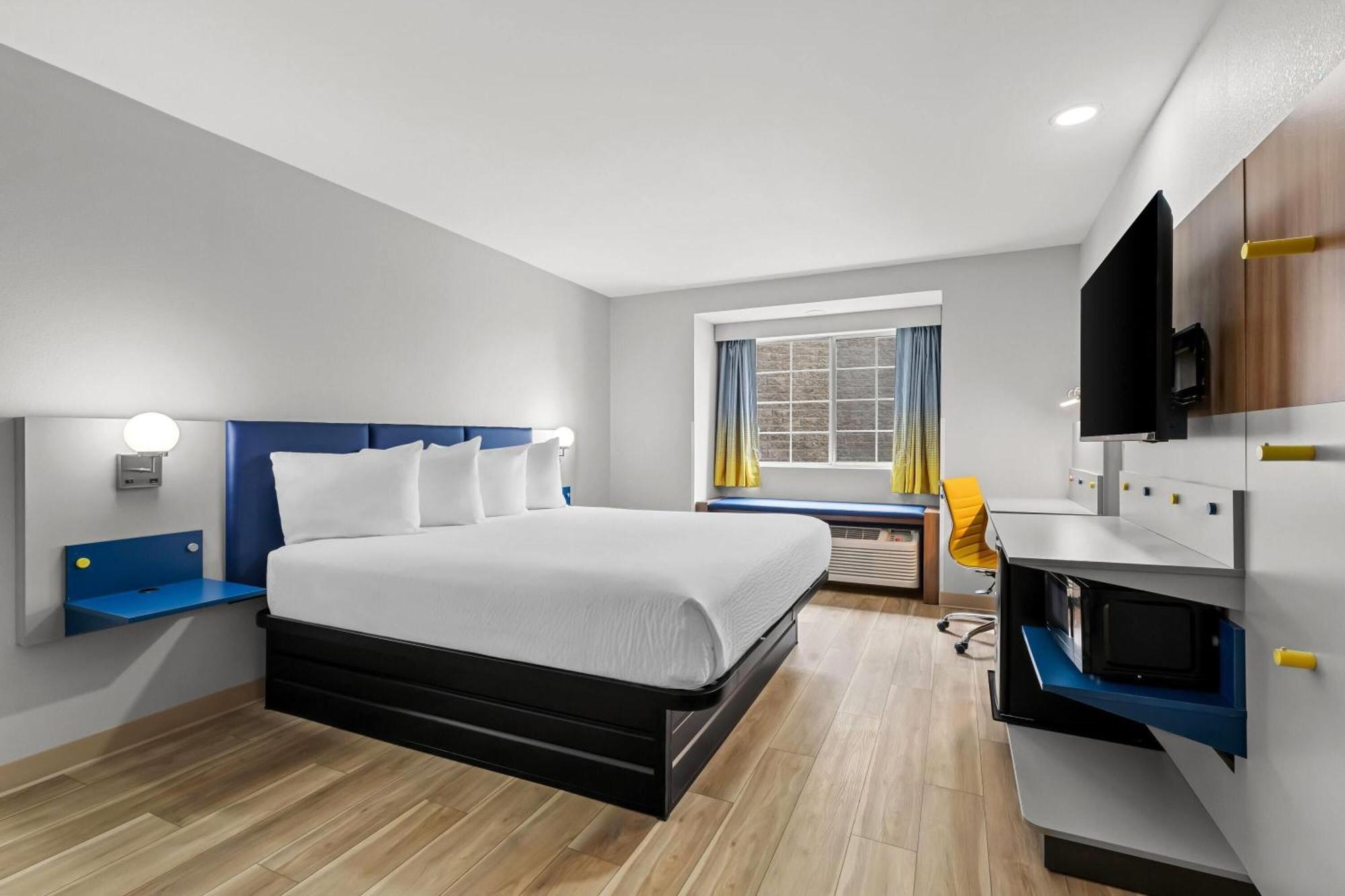 Microtel Inn & Suites By Wyndham Norcross Bagian luar foto