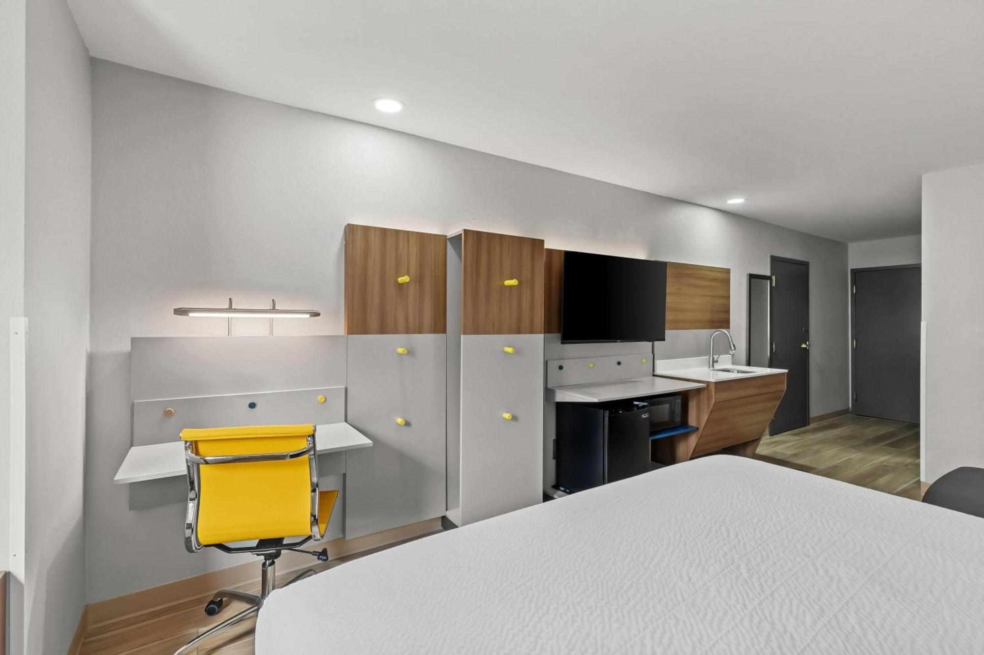 Microtel Inn & Suites By Wyndham Norcross Bagian luar foto