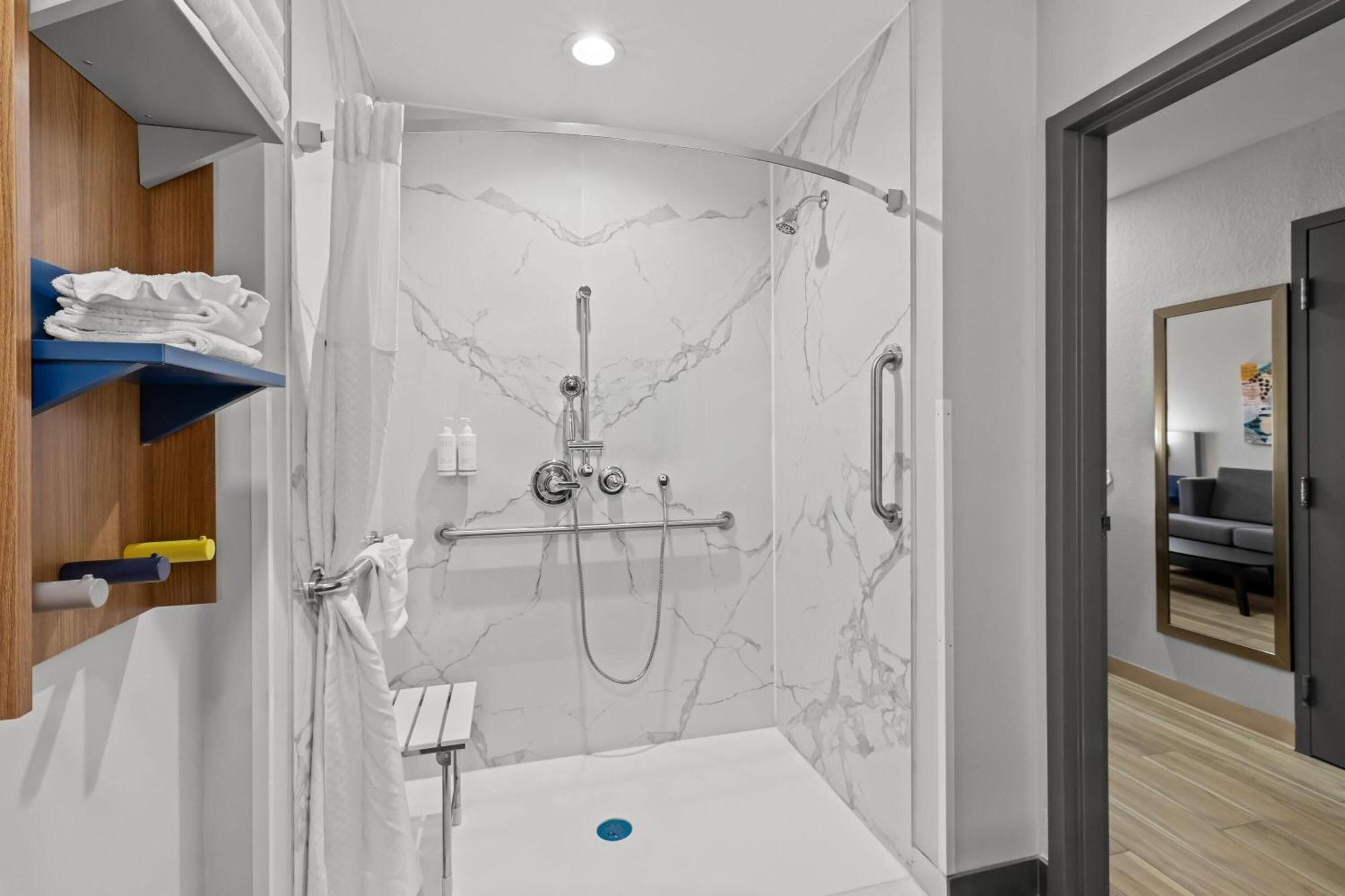 Microtel Inn & Suites By Wyndham Norcross Bagian luar foto